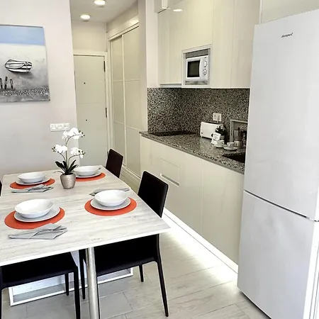 Apartbeach Internacional Y Vistas Playa شقة *