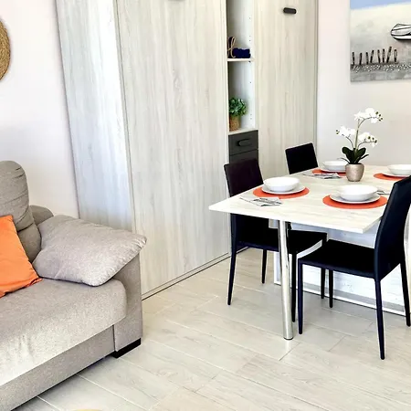 Apartbeach Internacional Y Vistas Playa شقة كامبريلس